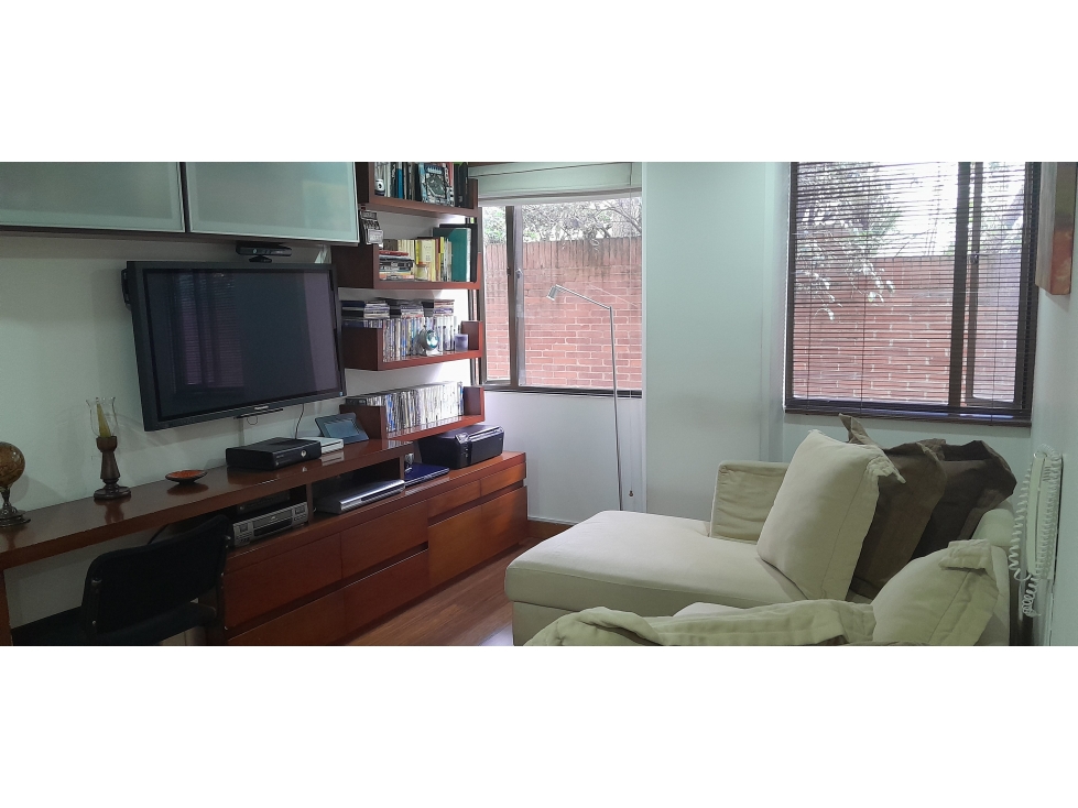 Se vende esta buen opción en Rosales Bajo-Parcialmente Remodelado — foto 4