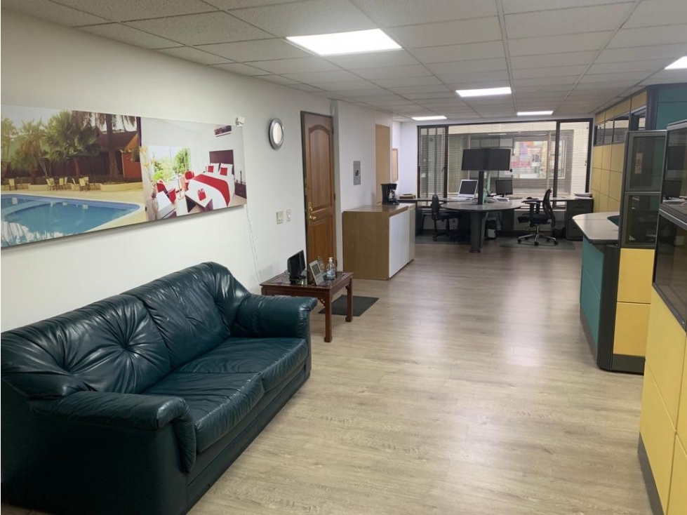 VENDO -Amobladas o Sin - Esta OFICINA. En Chicó -En un gran Edificio — foto 3