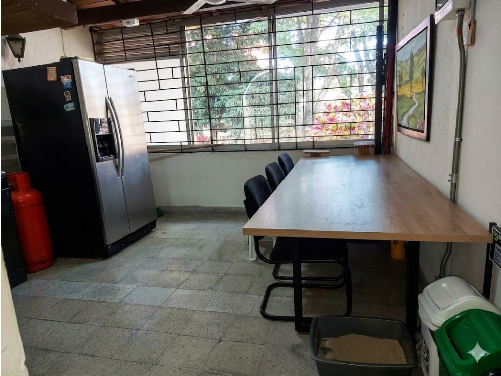 EN VENTA CASA CON LOCALES COMERCIALES EN LAURELES - VELODROMO — foto 4