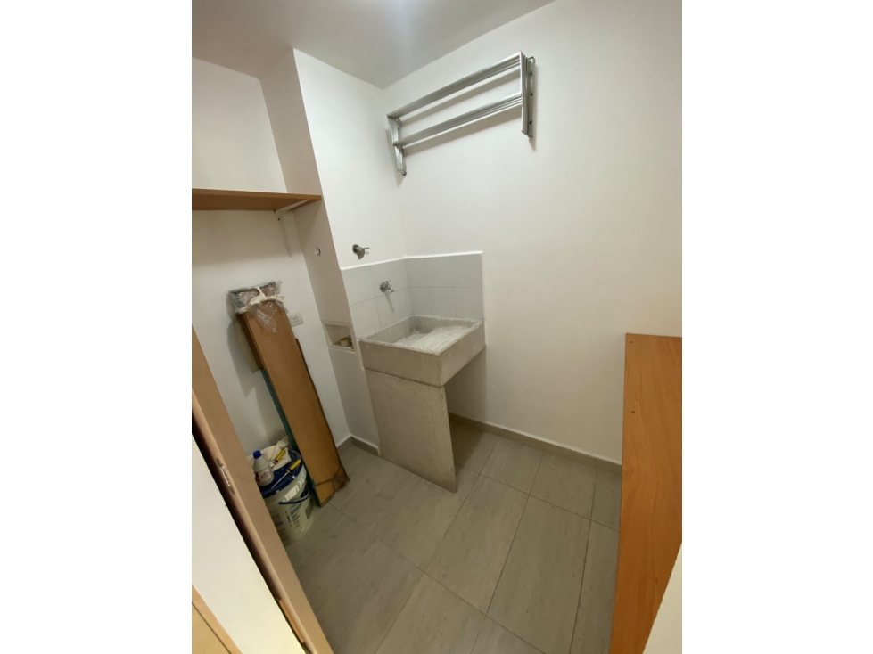 VENTA DE AMPLIO APARTAMENTO EN LA LOMA DE LOS BERNAL — foto 5