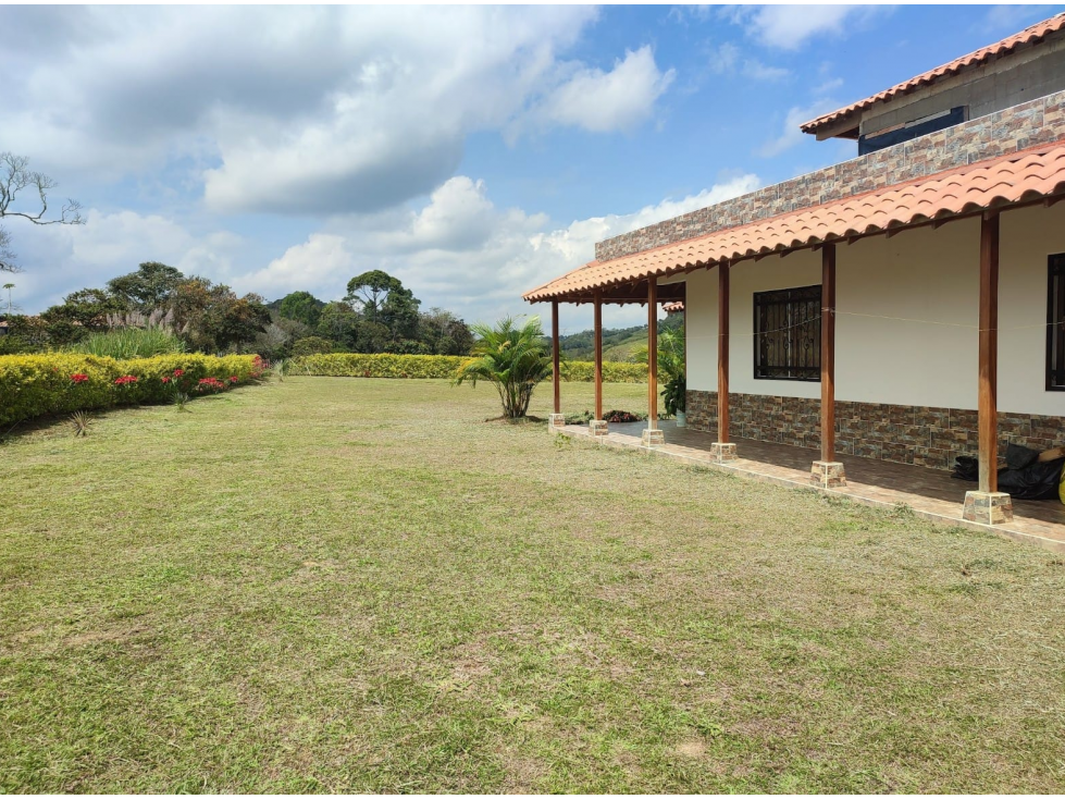 CASA CAMPESTRE EN YOLOMBÓ - 5