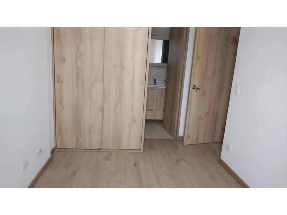 VENDO APARTAMENTO EN LOMA DEL INDIO PARTE ALTA — foto 4