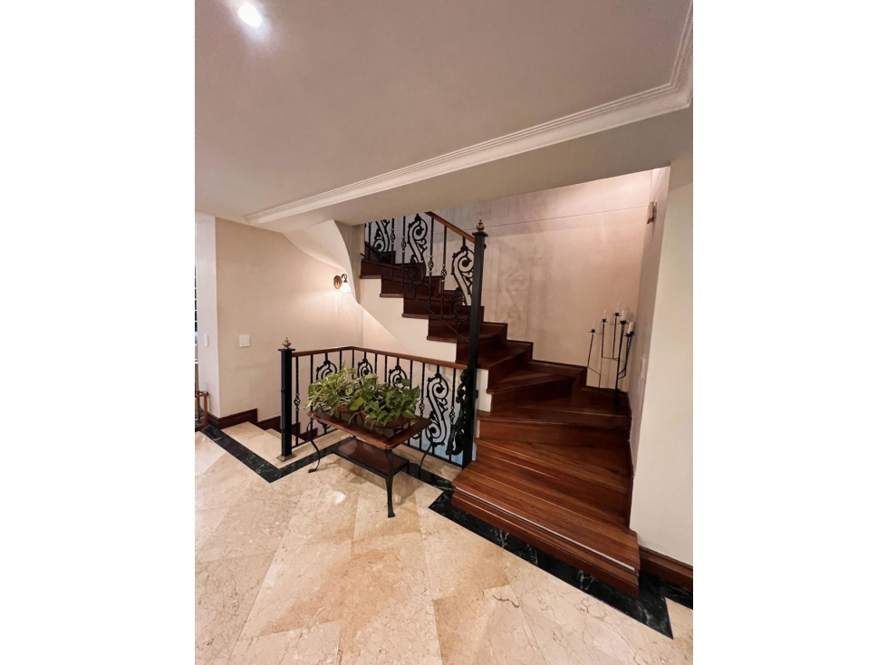 VENTA CASA LOMA DEL ESCOBERO PARTE BAJA