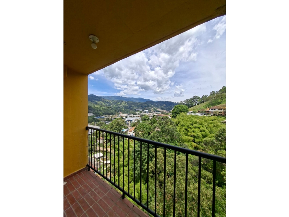 Venta de apartamento en La Estrella, Primitiva con vista natural