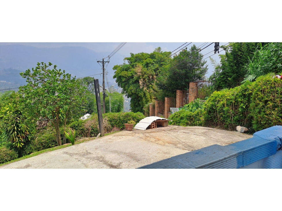 VENDO LOTE CON 2 PROPIEDADES CONSTRUIDAS EN SABANETA VEREDA LAS BRISAS — foto 2