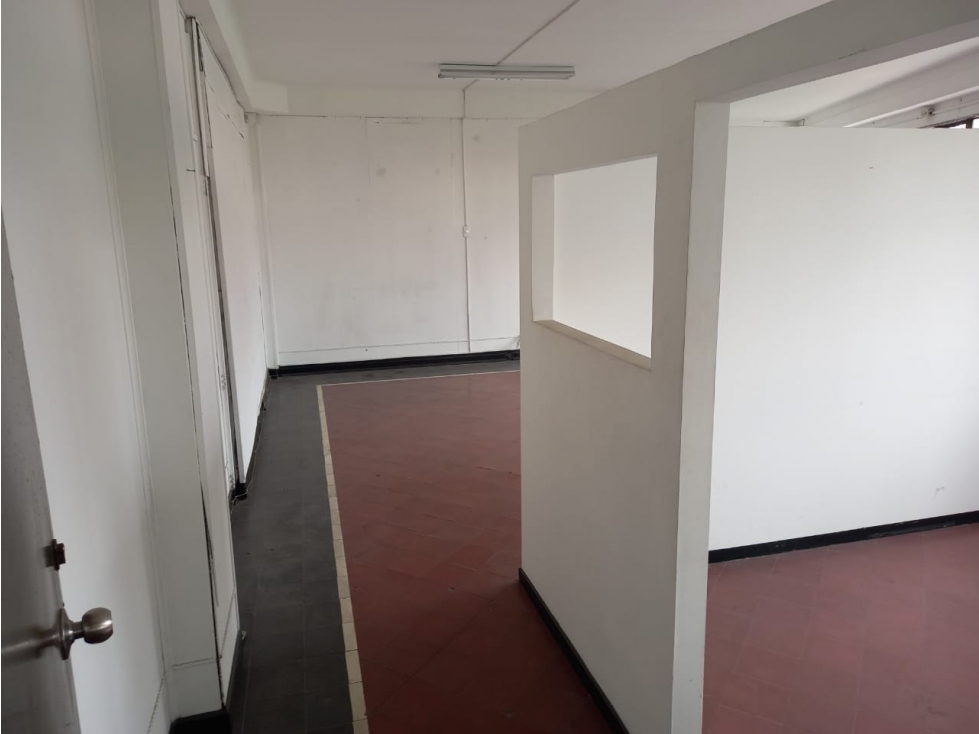 GANGA BODEGA EN VENTA SECTOR CENTRO DE MEDELLÍN — foto 2