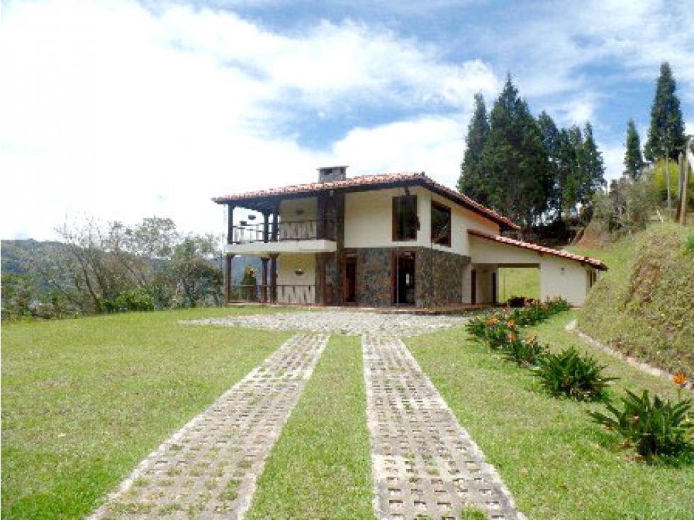 VENTA DE FINCA EN GUARNE.