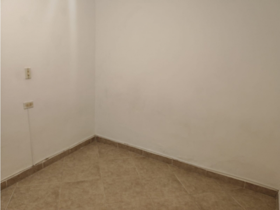 CASA MUY AMPLIA EN PRIMER PISO EN VENTA EN GUAYABAL — foto 5