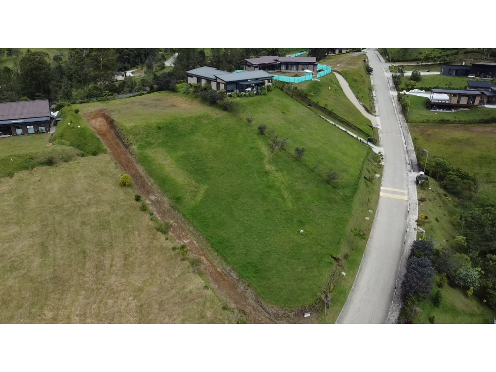 SE VENDE ESPECTACULAR LOTE EN EL RETIRO