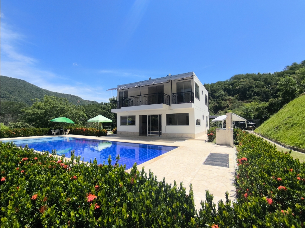 VENTA DE FINCA VACACIONAL EN EL GAITERO SOPETRÁN, ANTIOQUIA