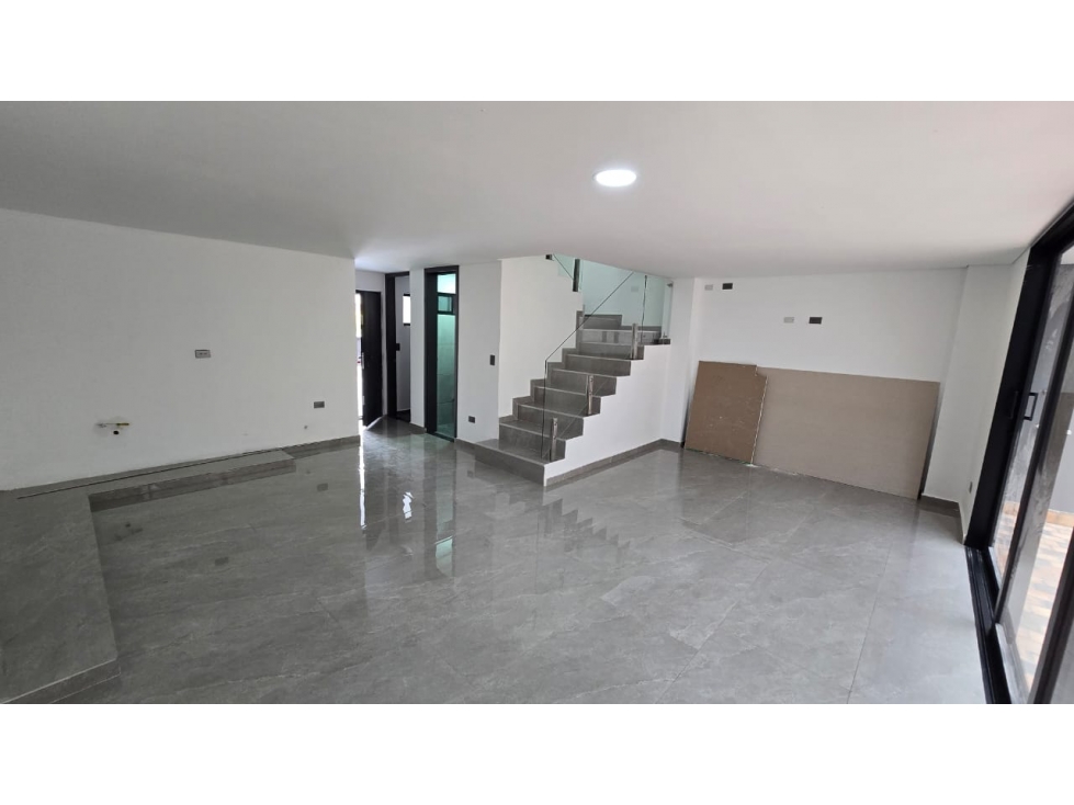 SE VENDE CASA PARA ESTRENAR EN RIO NEGRO