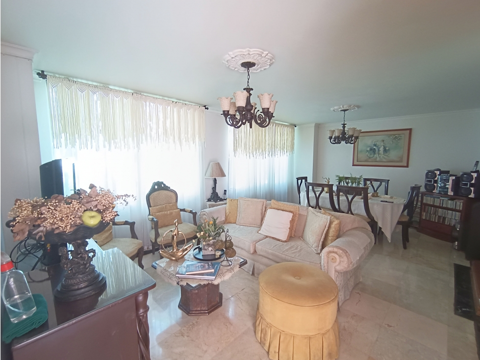 VENTA CASA EN LA LOMA DE LOS BERNAL PARTE BAJA.
