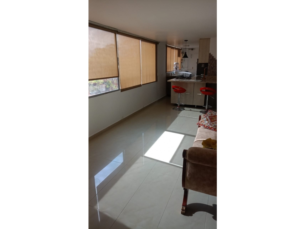 VENDO APARTAMENTO MUY ILUMINADO EN EL POBLADO SECTOR INTERCONTINENTAL