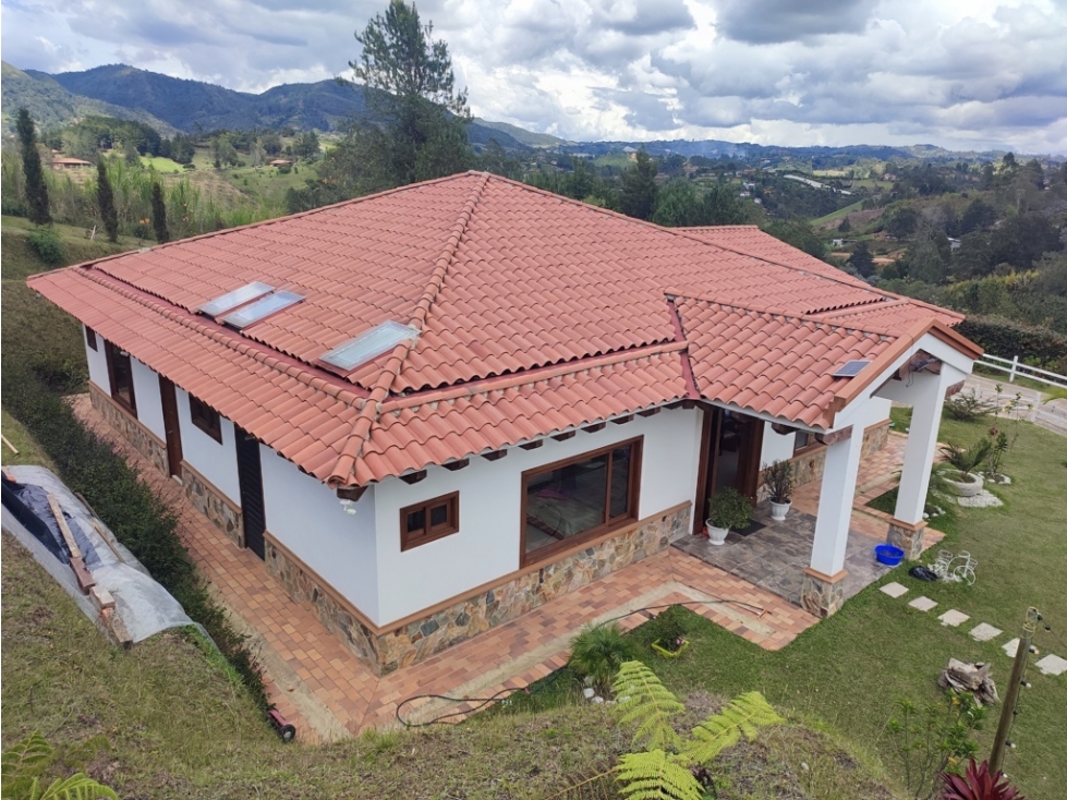 SE VENDE HERMOSA CASA CAMPESTRE EN SAN VICENTE FERRER