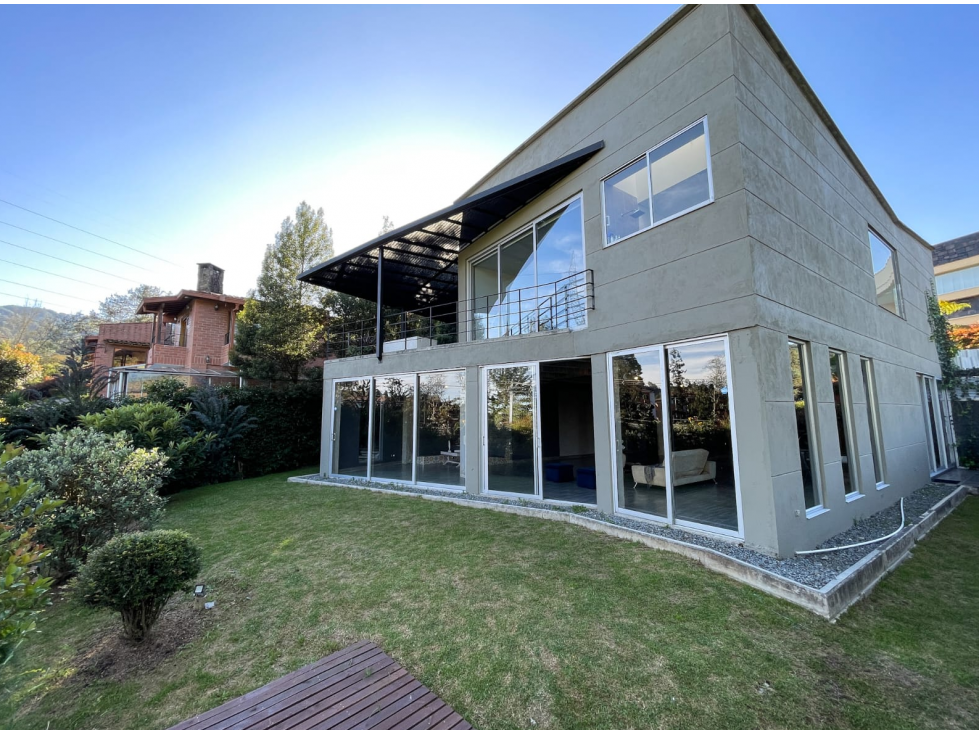 SE VENDE ESPECTACULAR CASA CAMPESTRE EN LA LOMA DEL ESCOBERO — foto 3