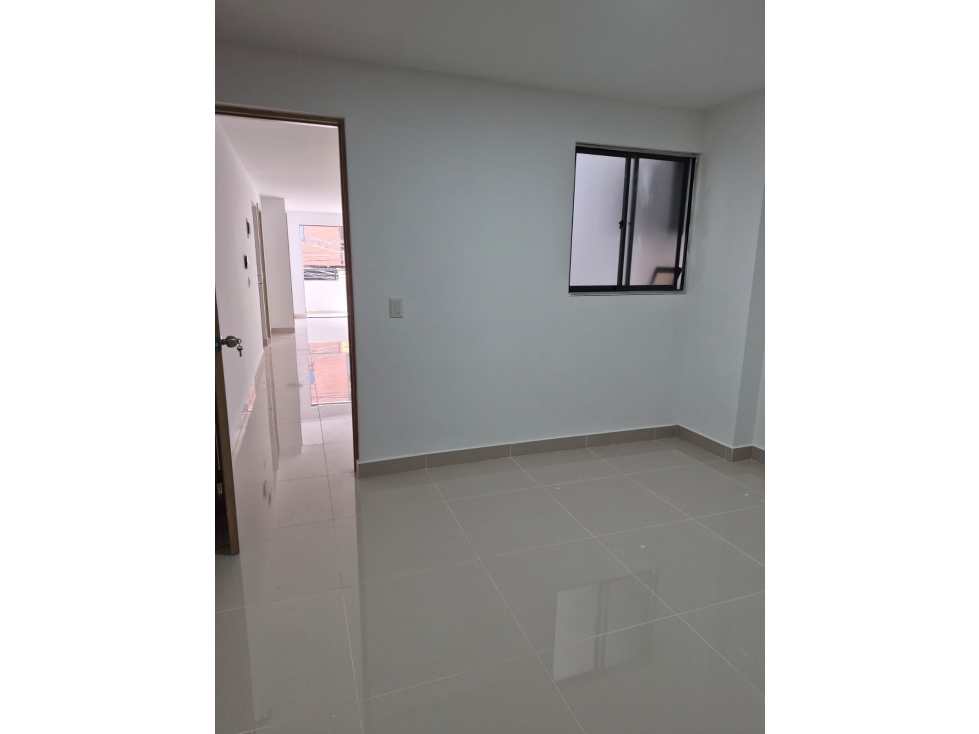 HERMOSO APARTAMENTO EN BARRIO CRISTOBAL — foto 3