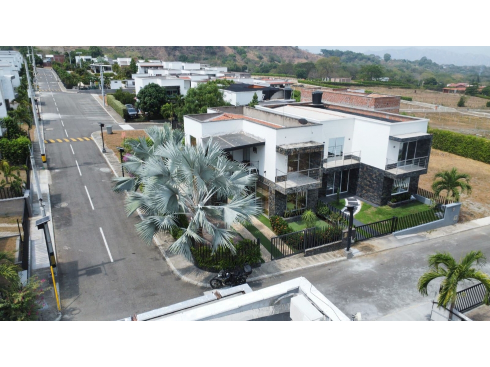 VENTA DE CASA EN CONDOMINIO DE SOPETRAN.