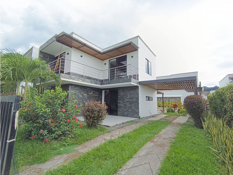 VENTA DE CASA EN CONDOMINIO DE SOPETRAN.