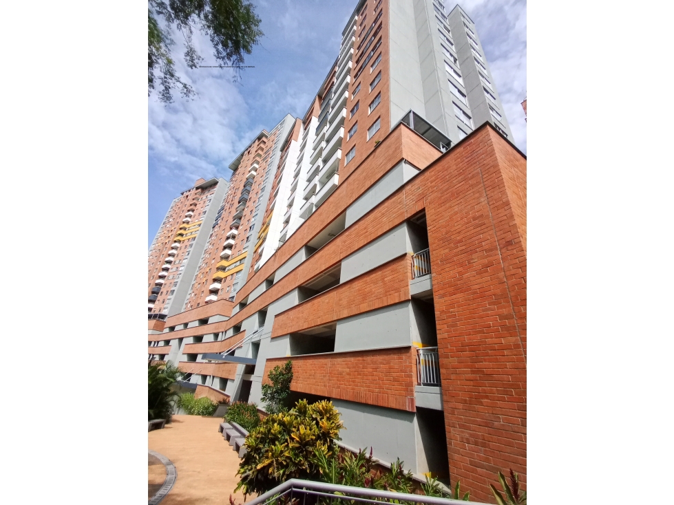 EN VENTA APARTAMENTO EN LOMAS DE LOS BERNAL