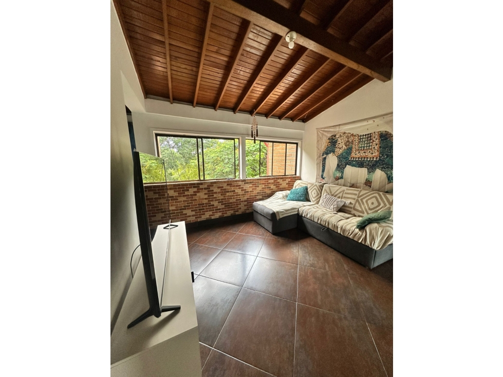 VENDO APARTAMENTO REMODELADO EN CARLOS E RESTREPO DE 115 m², EN PISO 4