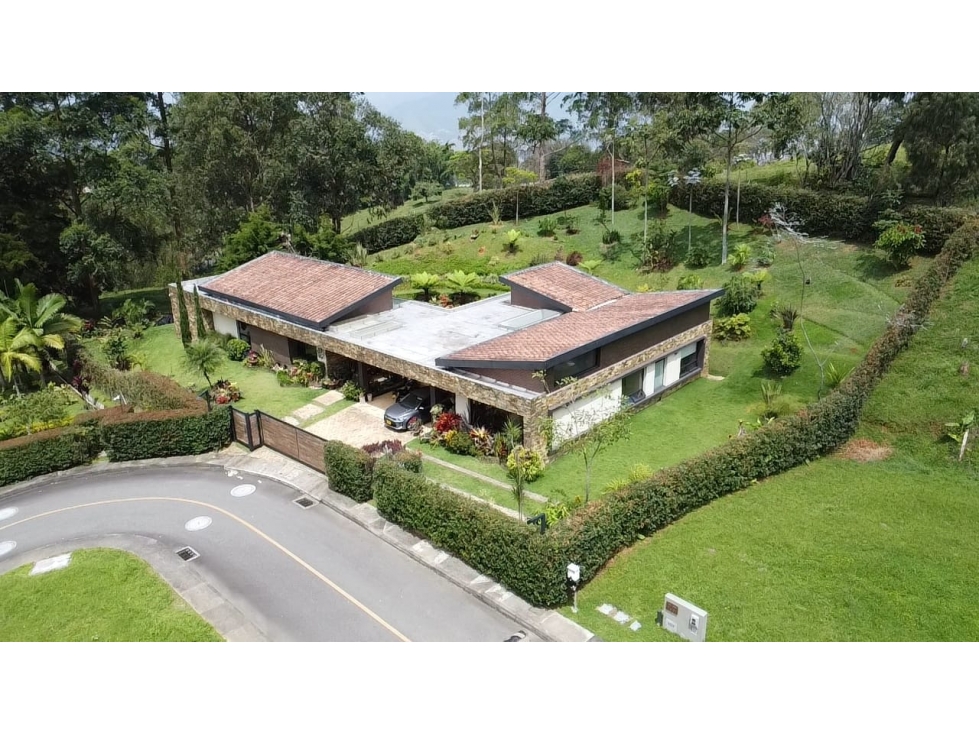 SE VENDE CASA CAMPESTRE EN ENVIGADO LOMA DEL ESCOBERO
