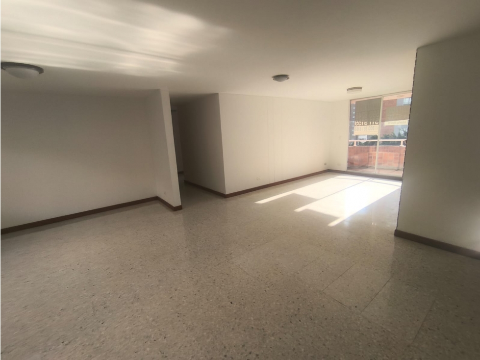 VENTA DE AMPLIO APARTAMNETO EN CASTROPOL