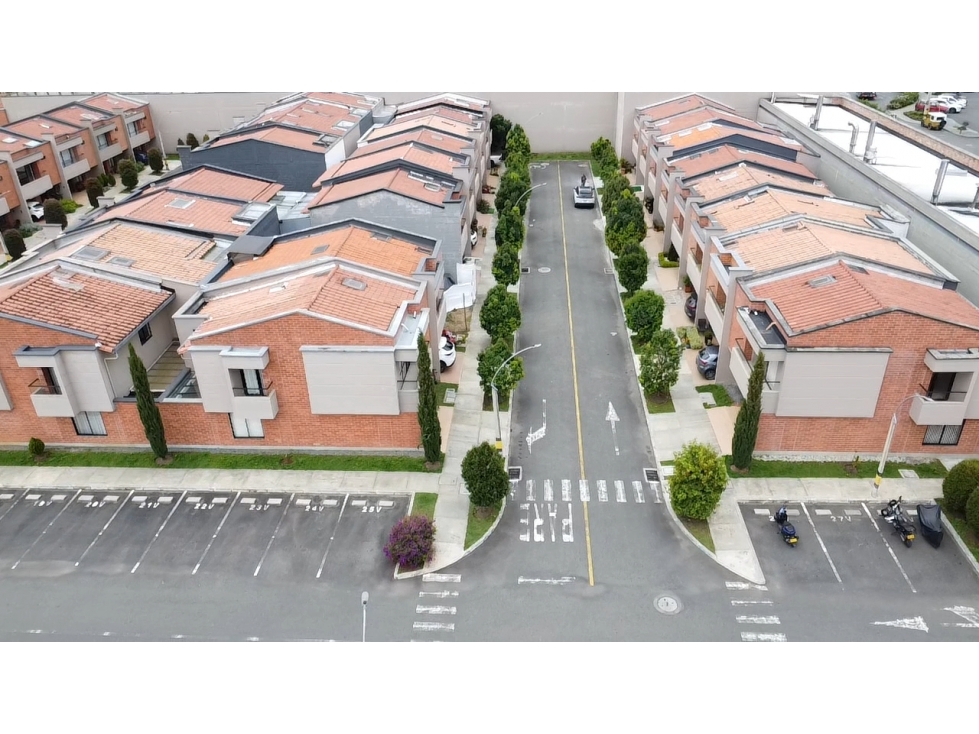 SE VENDE CASA EN LA CEJA