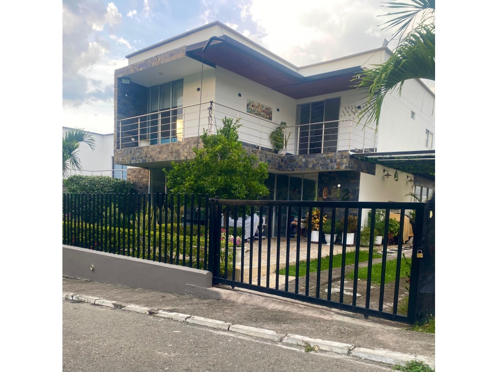 VENTA DE CASA EN CONDOMINIO DE SOPETRAN.
