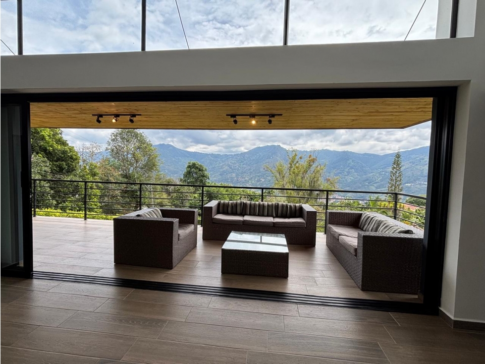 SE VENDE CASA CAMPESTRE EN COPACABANA