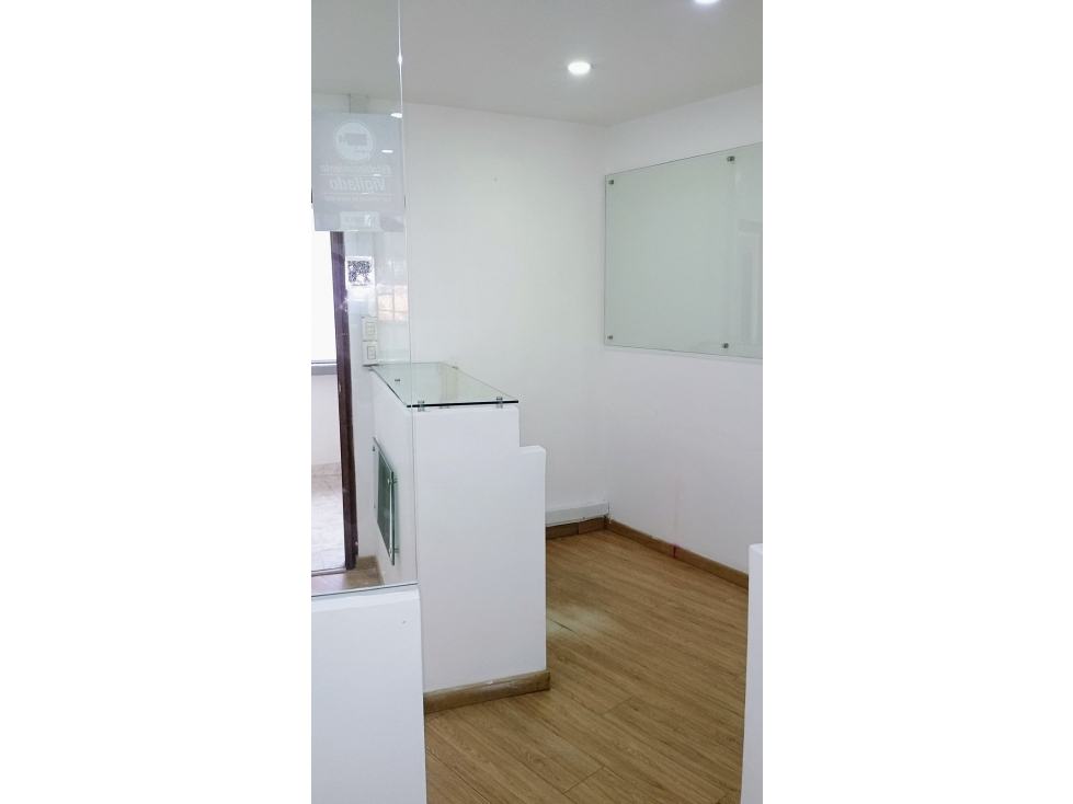 OFICINAS EN ARRIENDO EN EL POBLADO SECTOR CASTROPOL CON RECEPCION