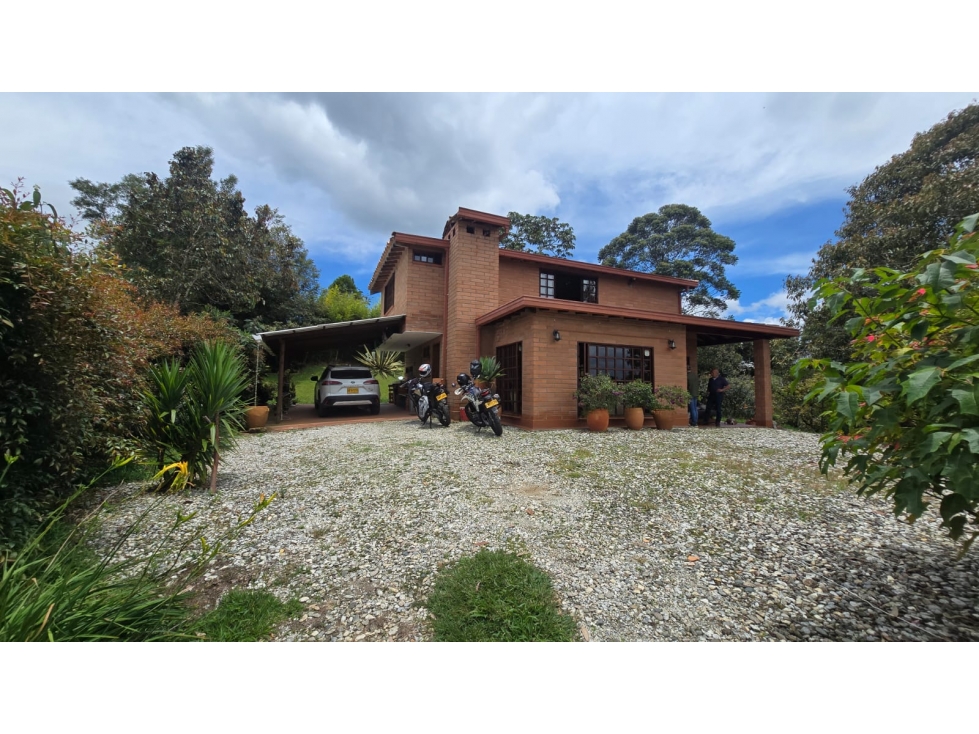 VENTA CASA CAMPESTRE CARMEN DE VIBORAL - CERCA UNIVERSIDAD DE ANT