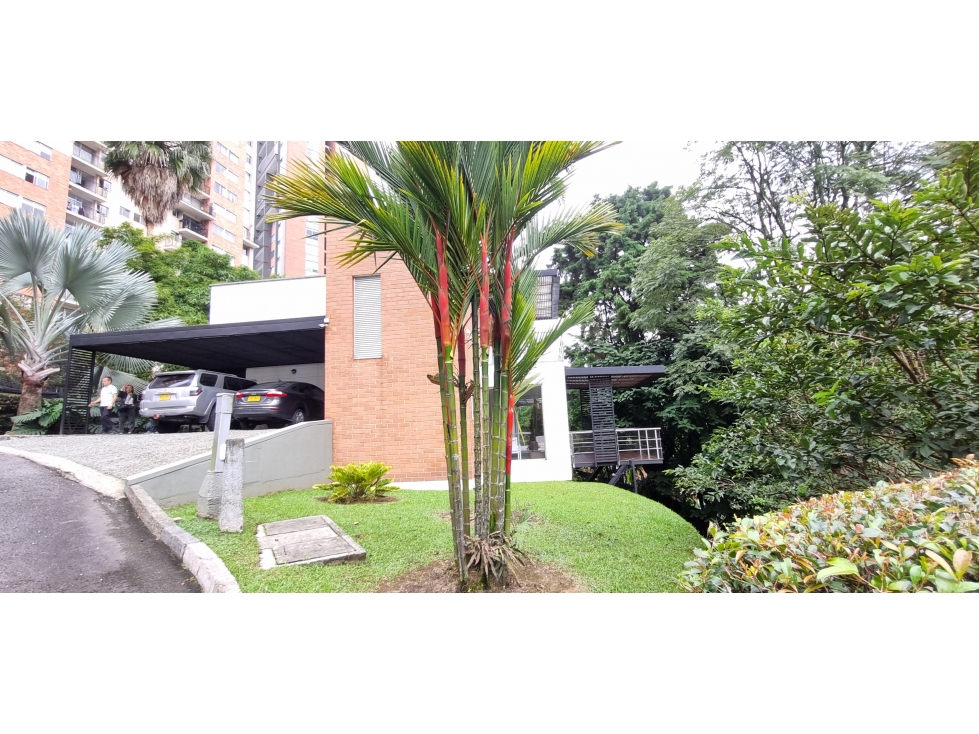 VENDO CASA CON DISEÑO EXCLUSIVO UNIDAD MUY PRIVADA SABANETA