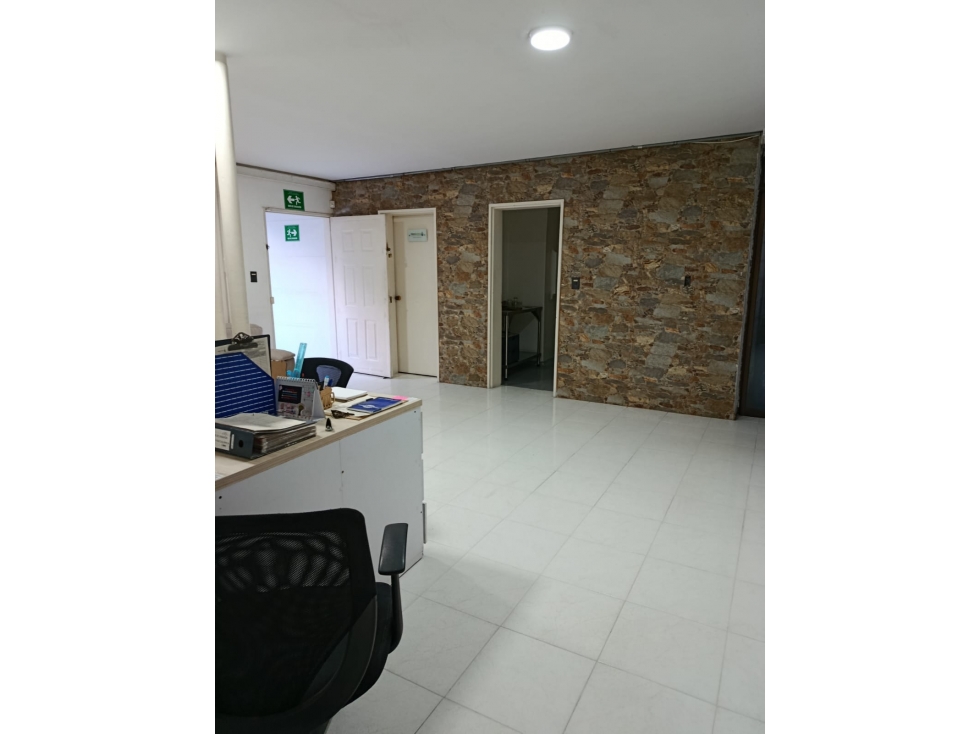 CASA EMPRESARIAL EN VENTA CALAZANS 250 MT2 TIENE MALACATE