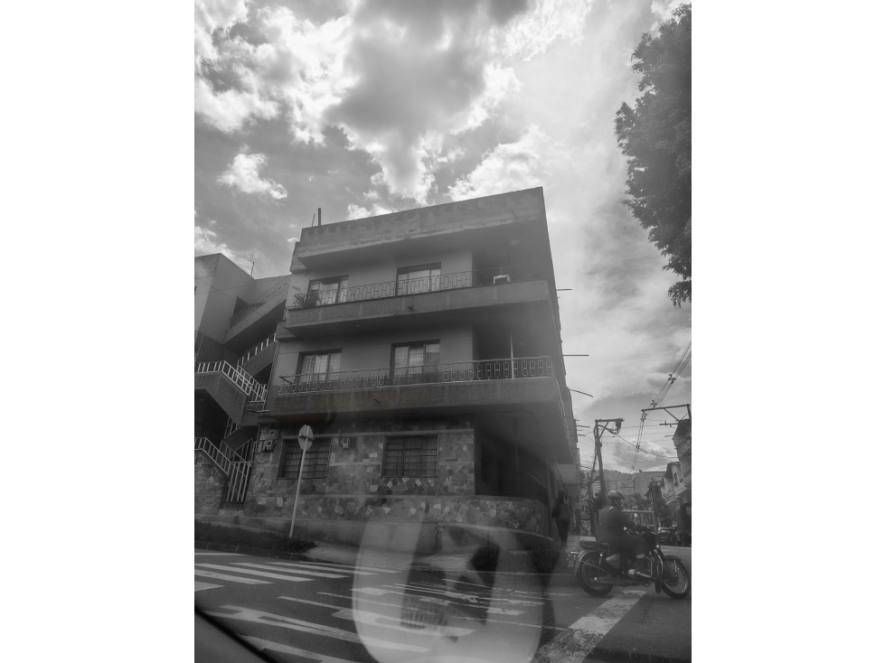 EDIFICIO EN VENTA ITAGUI LOS NARANJOS EN ESQUINA - 1