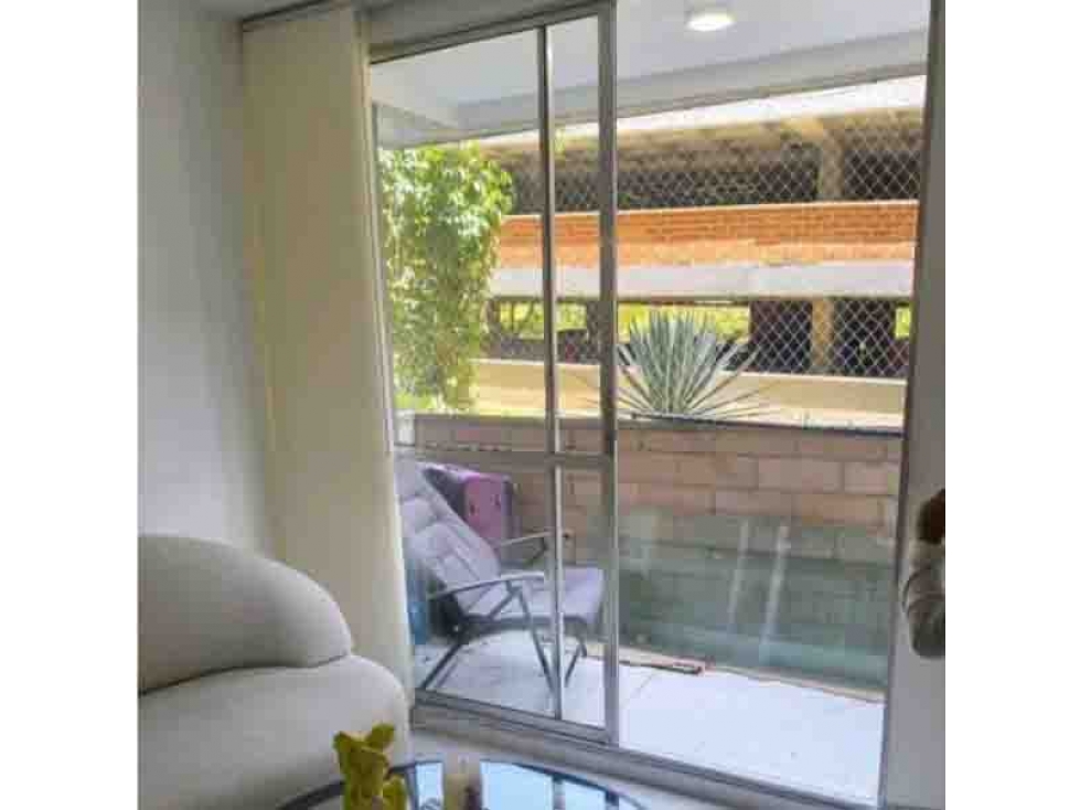 VENTA DE APARTAMENTO EN LA LOMA DE LOS BERNAL.