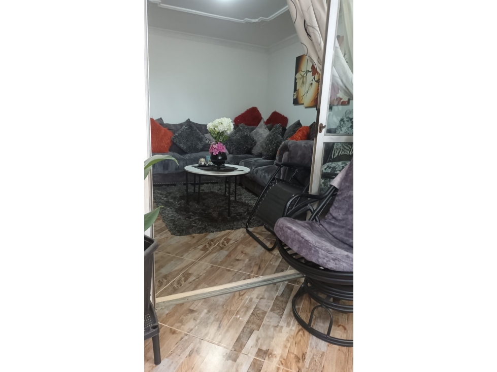 SE VENDE CASA EN CAMPO VALDÉS SEGUNDO PISO RECIEN REMODELADA — foto 2