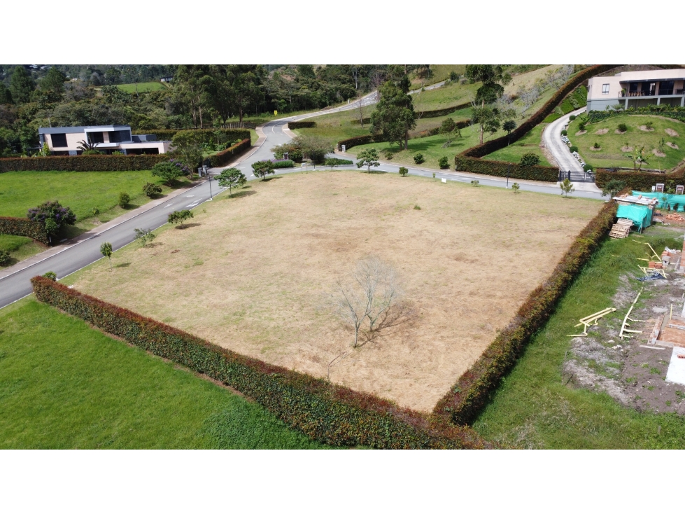 SE VENDE LOTE EN LA CEJA
