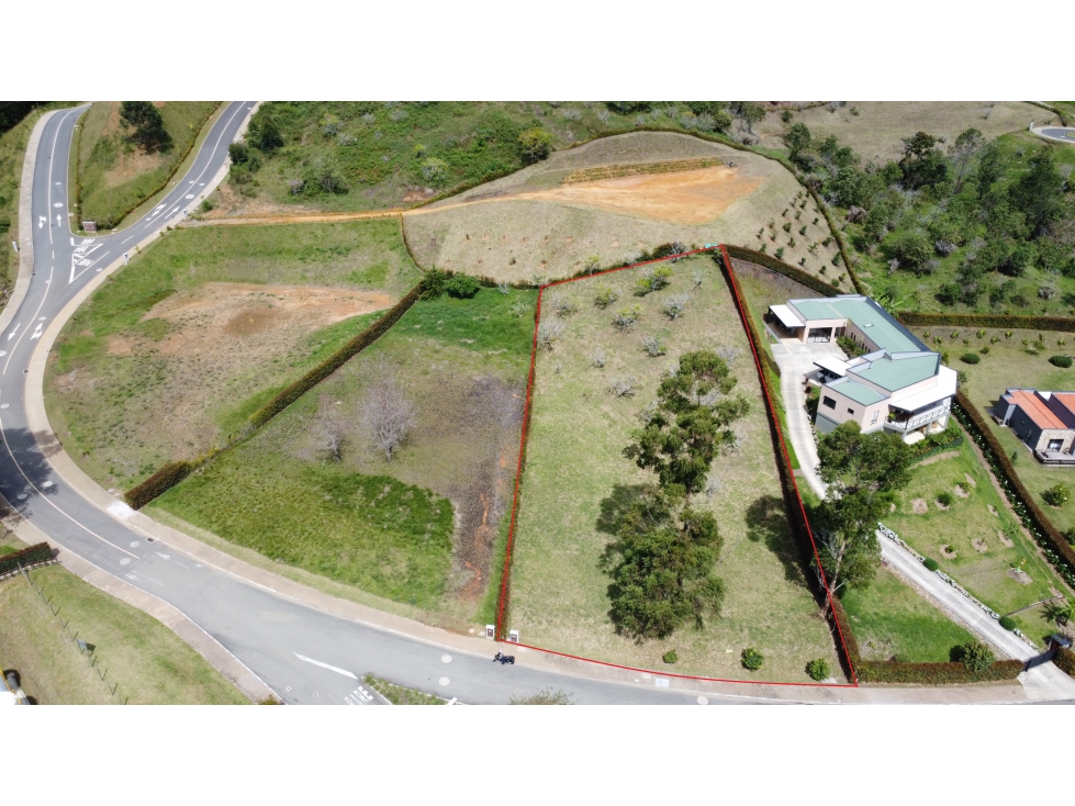 SE VENDE LOTE EN LA CEJA