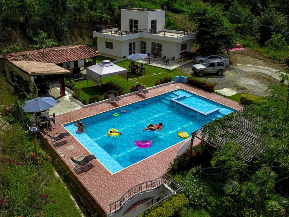 FINCA DE RECREO Y RENTA VACACIONAL EN SANTA FE DE ANTIOQUIA — foto 2