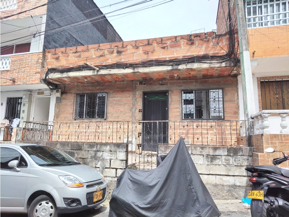 VENDO CASA LOTE EN ROBLEDO KENNEDY