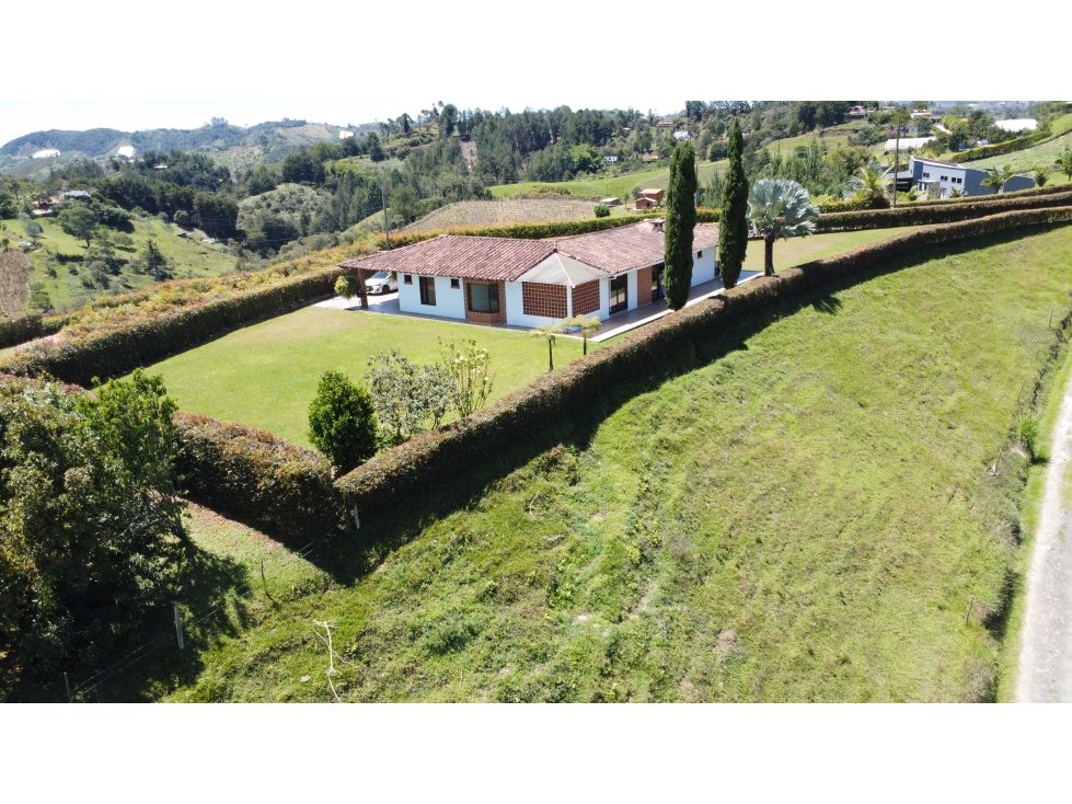 SE VENDE CASA CAMPESTRE EN RIO NEGRO