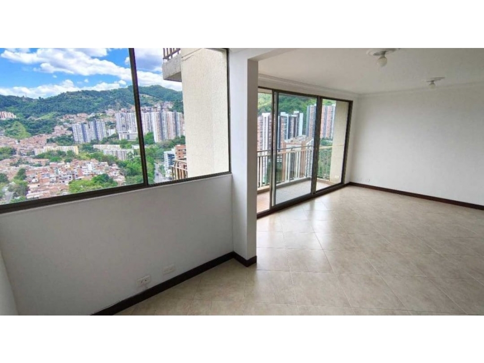 VENTA DE APARTAMENTO EN LA LOMA DE LOS BERNAL.