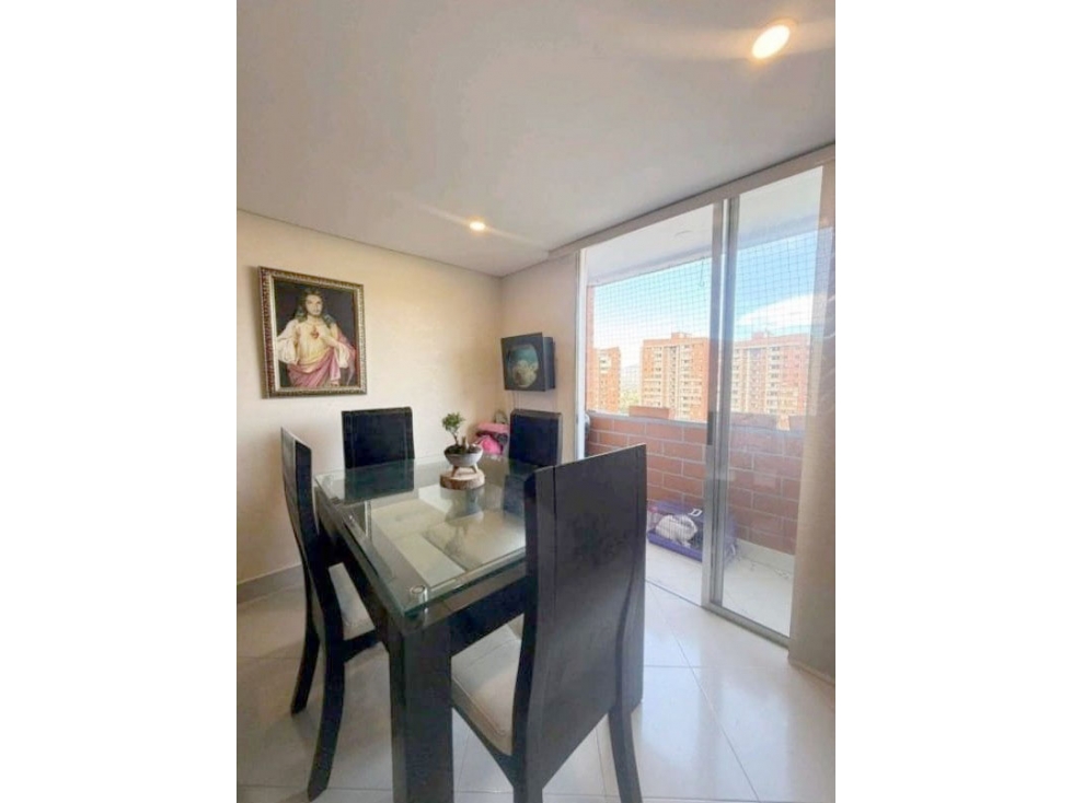 VENTA DE APARTAMENTO EN LA LOMA DE LOS BERNAL.