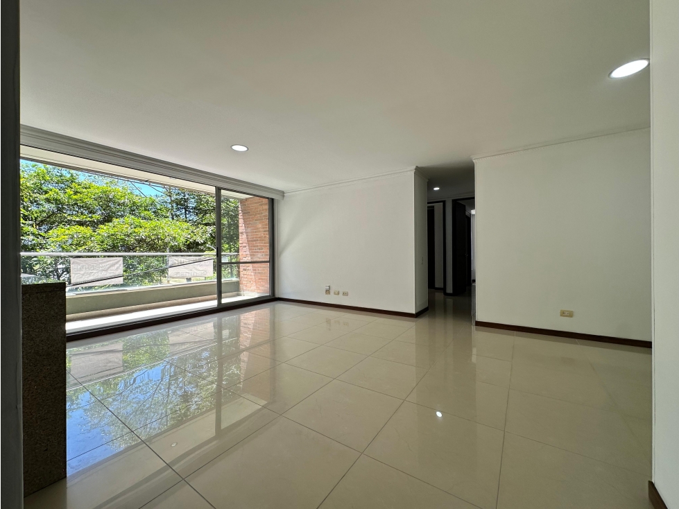 Apartamento en venta en El Poblado Ciudad del Rio — foto 2