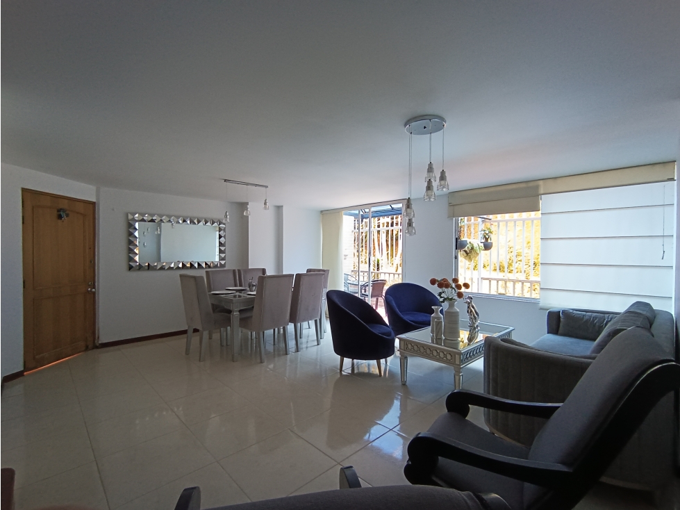 VENTA CASA EN LA LOMA DE LOS BERNAL PARTE BAJA. ESPACIOS