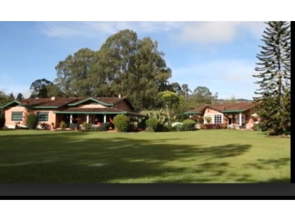 Llanogrande: 6400m² de Potencial + Dos Casas