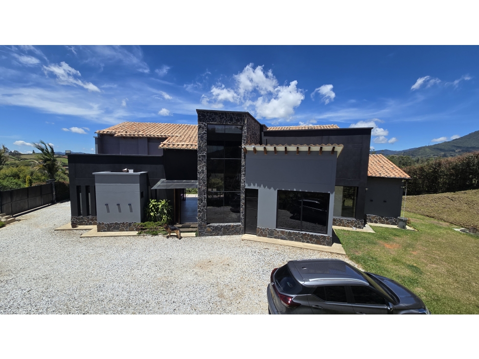 SE VENDE CASA CAMPESTRE EN EL CARMEN DE VIBORAL VIA SAN ANTONIO