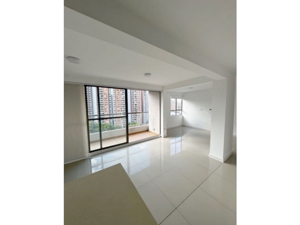 VENTA DE APARTAMENTO EN LA LOMA DE LOS BERNAL.
