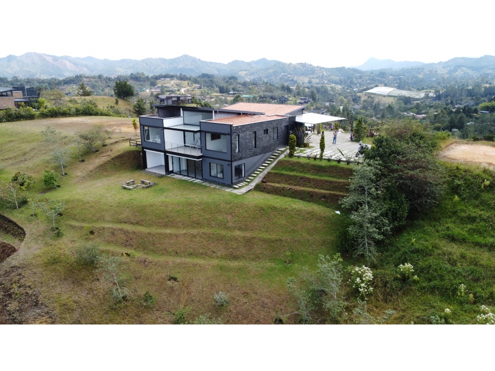 SE VENDE CASA CAMPESTRE EN EL RETIRO