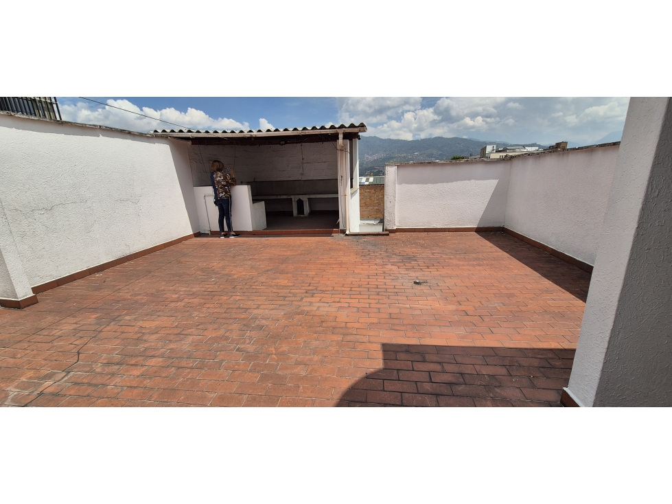 VENDO APARTAMENTO TIPO CASA ENVIGADO PARQUE PPAL 6 ALCOBAS